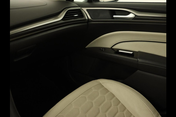 Ford Mondeo 2.0 IVCT HEV Vignale | Leder | Stoelverwarming | LED | LMV 18 inch | Navigatie | Carplay | Elektrische stoelen | Camera Ford Mondeo 2.0 IVCT HEV Vignale | Leder | Stoelverwarming | LED | LMV 18 inch | Navigatie | Carplay | Elektrische stoelen | Camera