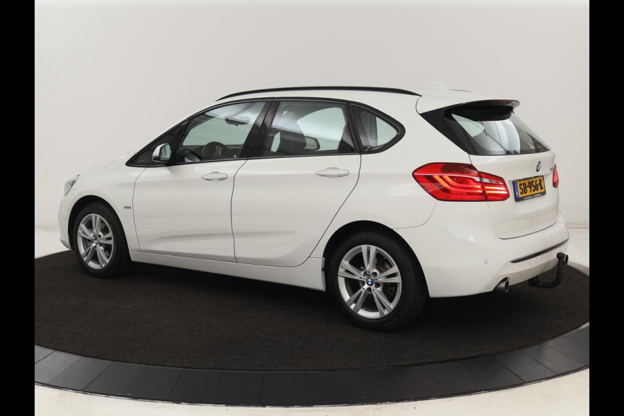 BMW 2 Serie Active Tourer 220i High Executive | Trekhaak | Head-up display | Cruise Control | lederen bekleding | LED koplampen | Navigatie | Stoelverwarming | LMV 17 |