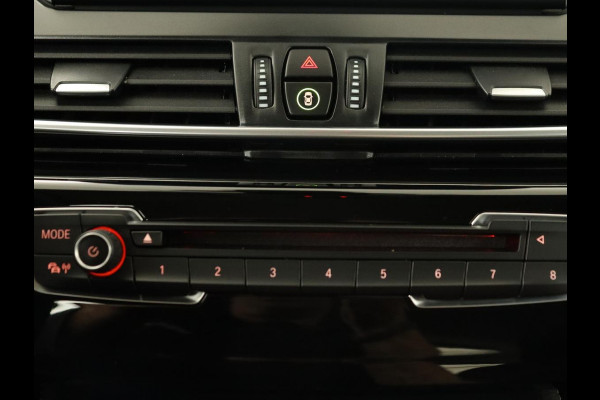 BMW 2 Serie Active Tourer 220i High Executive | Trekhaak | Head-up display | Cruise Control | lederen bekleding | LED koplampen | Navigatie | Stoelverwarming | LMV 17 |