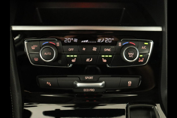 BMW 2 Serie Active Tourer 220i High Executive | Trekhaak | Head-up display | Cruise Control | lederen bekleding | LED koplampen | Navigatie | Stoelverwarming | LMV 17 |