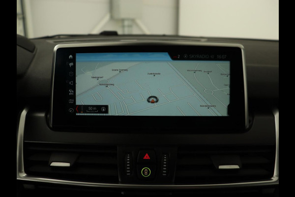 BMW 2 Serie Active Tourer 220i High Executive | Trekhaak | Head-up display | Cruise Control | lederen bekleding | LED koplampen | Navigatie | Stoelverwarming | LMV 17 |