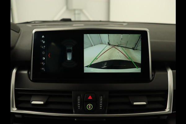 BMW 2 Serie Active Tourer 220i High Executive | Trekhaak | Head-up display | Cruise Control | lederen bekleding | LED koplampen | Navigatie | Stoelverwarming | LMV 17 |