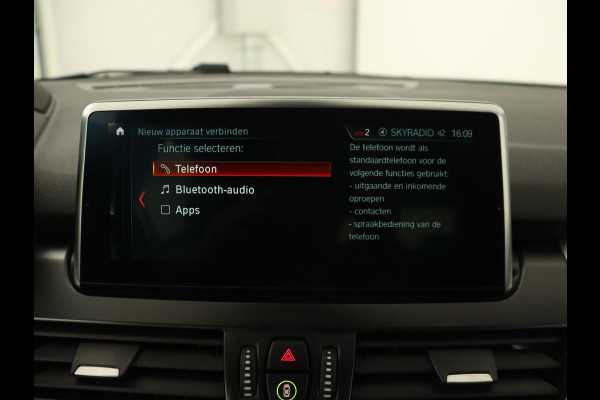 BMW 2 Serie Active Tourer 220i High Executive | Trekhaak | Head-up display | Cruise Control | lederen bekleding | LED koplampen | Navigatie | Stoelverwarming | LMV 17 |