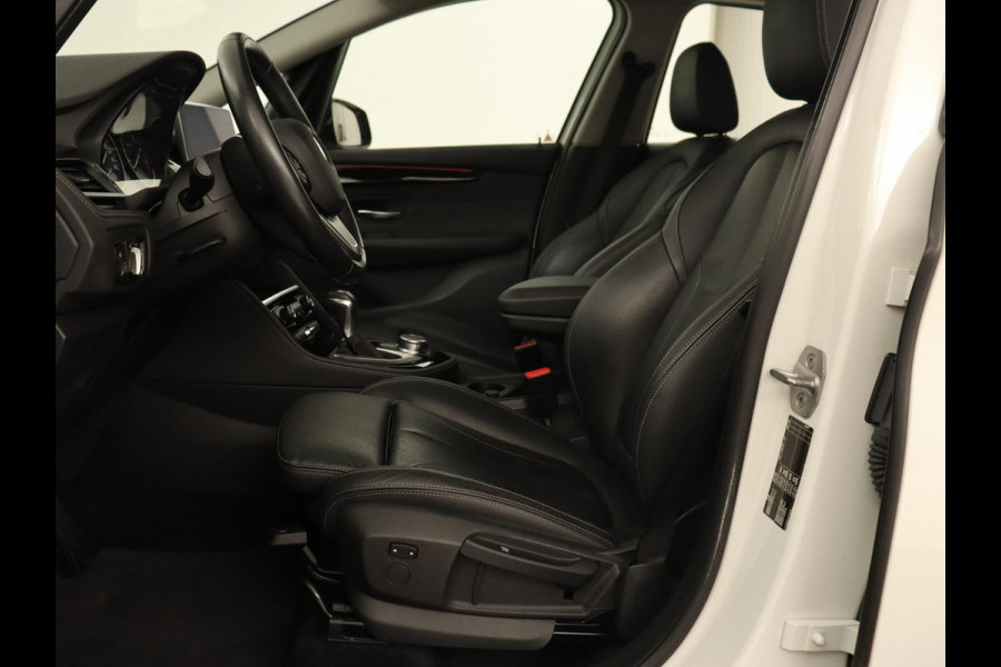 BMW 2 Serie Active Tourer 220i High Executive | Trekhaak | Head-up display | Cruise Control | lederen bekleding | LED koplampen | Navigatie | Stoelverwarming | LMV 17 |