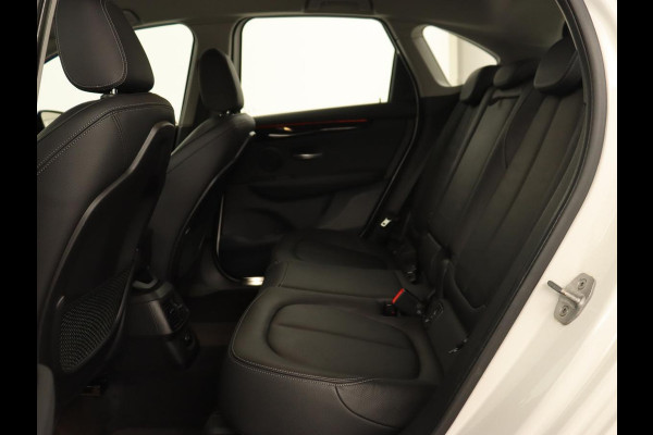 BMW 2 Serie Active Tourer 220i High Executive | Trekhaak | Head-up display | Cruise Control | lederen bekleding | LED koplampen | Navigatie | Stoelverwarming | LMV 17 |