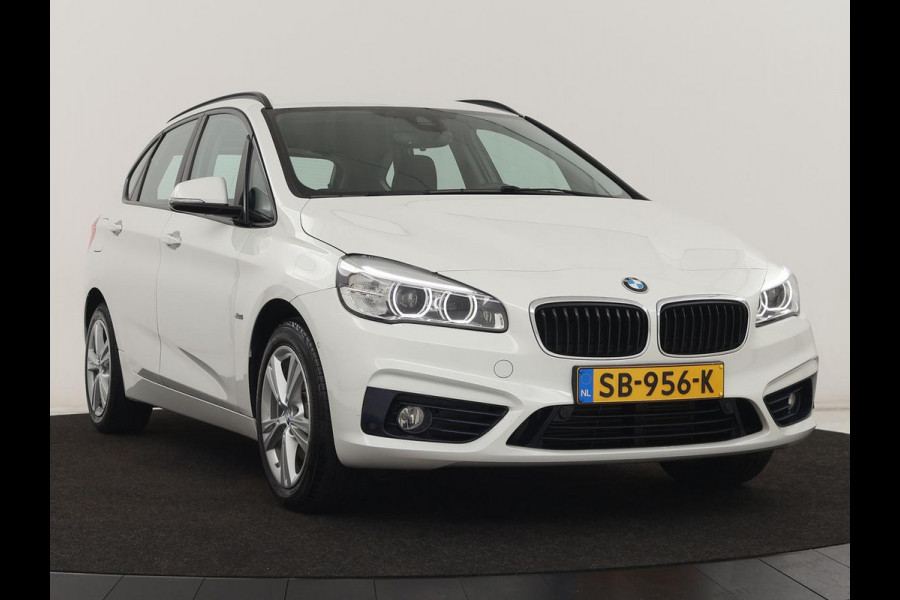 BMW 2 Serie Active Tourer 220i High Executive | Trekhaak | Head-up display | Cruise Control | lederen bekleding | LED koplampen | Navigatie | Stoelverwarming | LMV 17 |