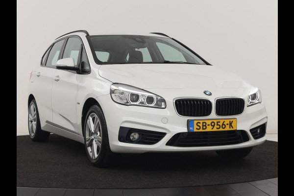 BMW 2 Serie Active Tourer 220i High Executive | Trekhaak | Head-up display | Cruise Control | lederen bekleding | LED koplampen | Navigatie | Stoelverwarming | LMV 17 |