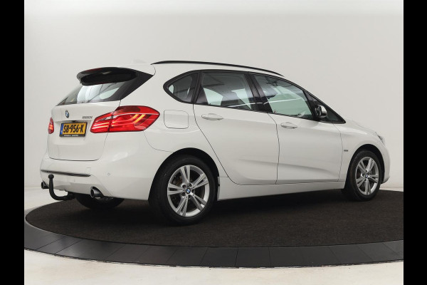 BMW 2 Serie Active Tourer 220i High Executive | Trekhaak | Head-up display | Cruise Control | lederen bekleding | LED koplampen | Navigatie | Stoelverwarming | LMV 17 |