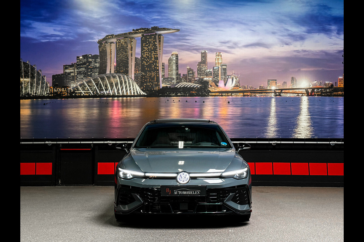 Volkswagen Golf 2.0 TSI GTI Clubsport IQ|Akrapovic|HUD|H/K|Panorama Volkswagen Golf 2.0 TSI GTI Clubsport IQ|Akrapovic|HUD|H/K|Panorama
