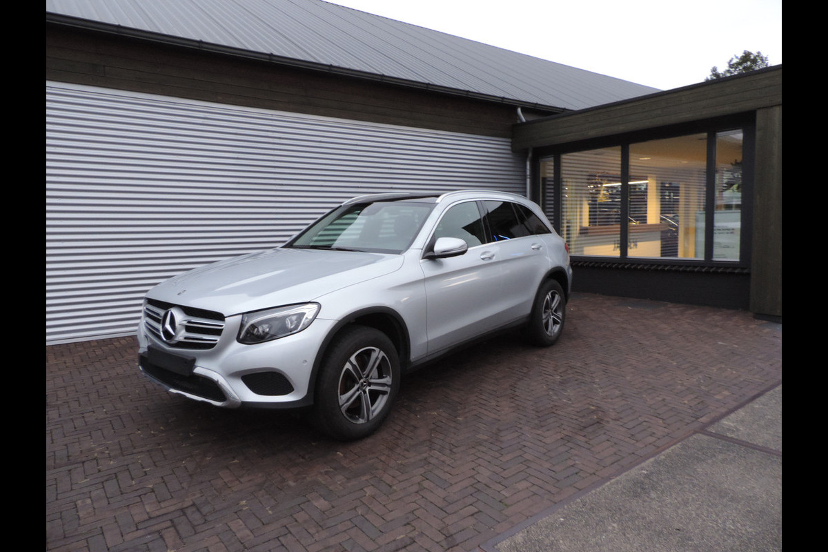 Mercedes-Benz GLC 250 4MATIC motor schade diefstal panoramadak Mercedes-Benz GLC 250 4MATIC motor schade diefstal panoramadak