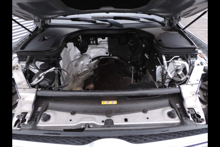 Mercedes-Benz GLC 250 4MATIC motor schade diefstal panoramadak