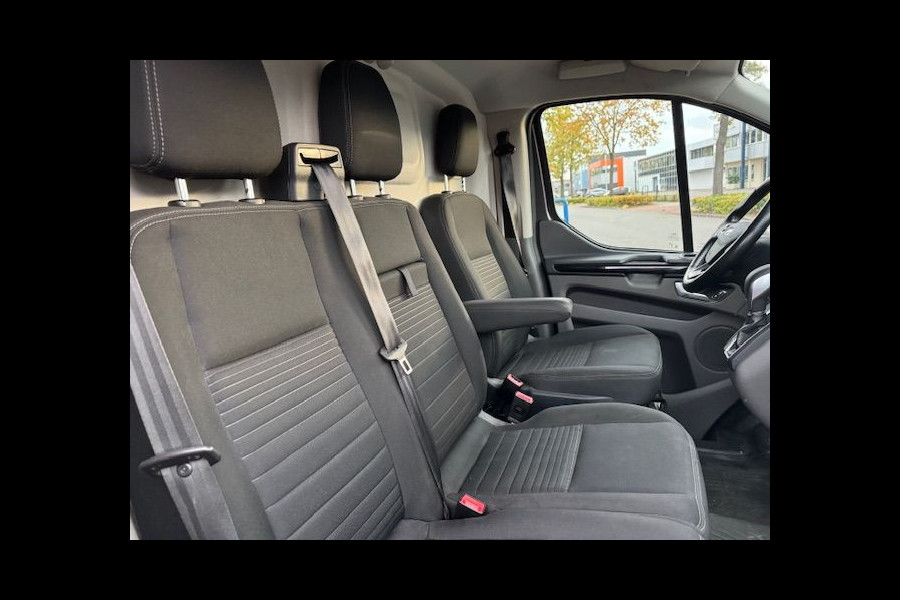 Ford Transit Custom 300 2.0 TDCI 130pk L2 H1 Limited Automaat 3persoons Airco/ECC,Navigatie,Camera 1e Eigenaar Ford Transit Custom 300 2.0 TDCI 130pk L2 H1 Limited Automaat 3persoons Airco/ECC,Navigatie,Camera 1e Eigenaar