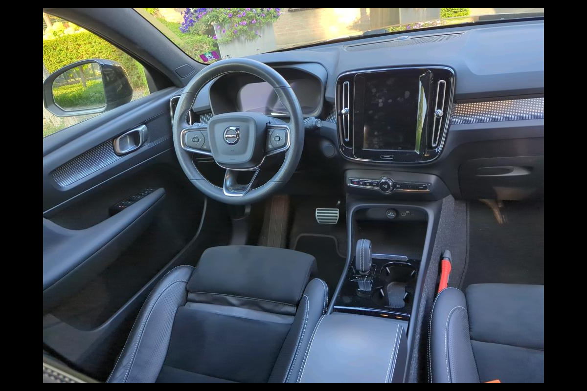Volvo XC40 Recharge P8 AWD R-Design NL-AUTO | GOOGLE AUTOMOTIVE | 408 PK Volvo XC40 Recharge P8 AWD R-Design NL-AUTO | GOOGLE AUTOMOTIVE | 408 PK