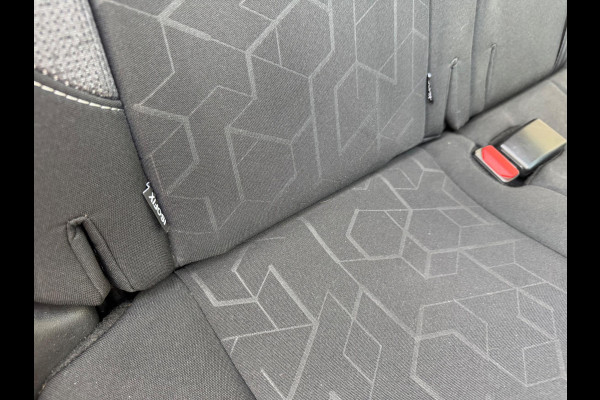 Peugeot 2008 1.2 PureTech Blue Lion 2018 NAVI CLIMA NAP! Peugeot 2008 1.2 PureTech Blue Lion 2018 NAVI CLIMA NAP!