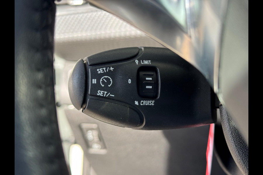 Peugeot 2008 1.2 PureTech Blue Lion 2018 NAVI CLIMA NAP! Peugeot 2008 1.2 PureTech Blue Lion 2018 NAVI CLIMA NAP!