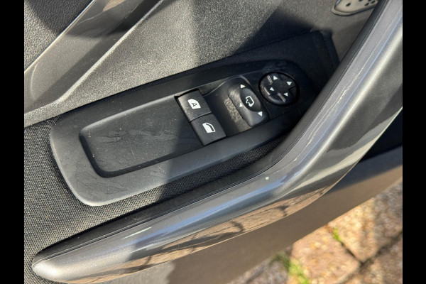 Peugeot 2008 1.2 PureTech Blue Lion 2018 NAVI CLIMA NAP! Peugeot 2008 1.2 PureTech Blue Lion 2018 NAVI CLIMA NAP!