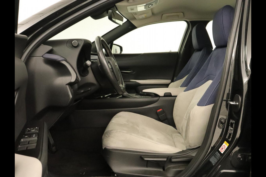 Lexus UX 250h AWD | Carplay | Adaptive cruise | Alcantara | Camera | Full LED | Navigatie | Bluetooth | Digital Cockpit Lexus UX 250h AWD | Carplay | Adaptive cruise | Alcantara | Camera | Full LED | Navigatie | Bluetooth | Digital Cockpit