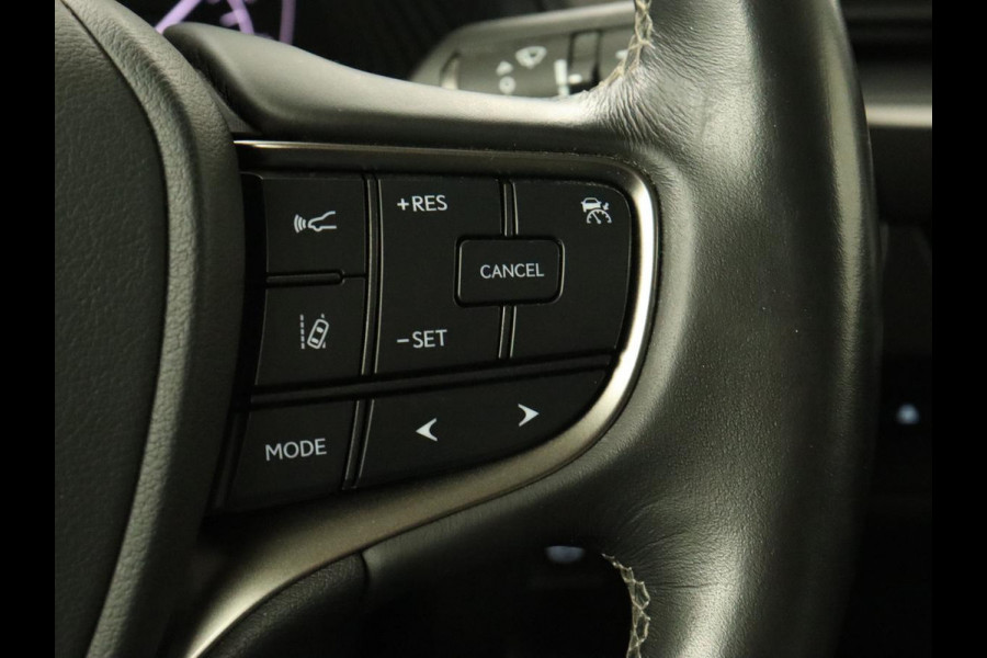 Lexus UX 250h AWD | Carplay | Adaptive cruise | Alcantara | Camera | Full LED | Navigatie | Bluetooth | Digital Cockpit Lexus UX 250h AWD | Carplay | Adaptive cruise | Alcantara | Camera | Full LED | Navigatie | Bluetooth | Digital Cockpit