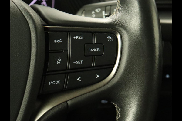 Lexus UX 250h AWD | Carplay | Adaptive cruise | Alcantara | Camera | Full LED | Navigatie | Bluetooth | Digital Cockpit Lexus UX 250h AWD | Carplay | Adaptive cruise | Alcantara | Camera | Full LED | Navigatie | Bluetooth | Digital Cockpit