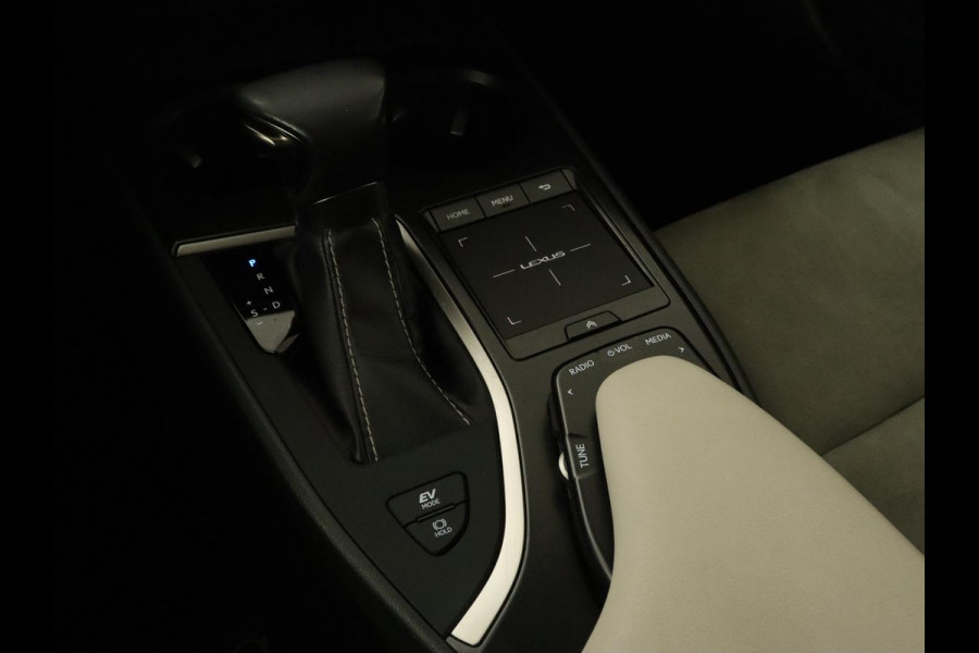 Lexus UX 250h AWD | Carplay | Adaptive cruise | Alcantara | Camera | Full LED | Navigatie | Bluetooth | Digital Cockpit Lexus UX 250h AWD | Carplay | Adaptive cruise | Alcantara | Camera | Full LED | Navigatie | Bluetooth | Digital Cockpit
