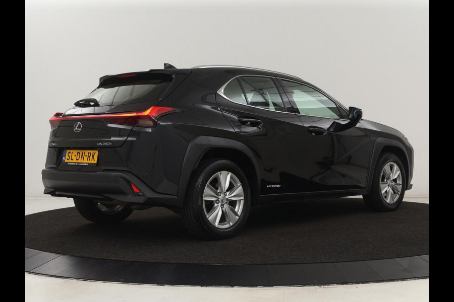 Lexus UX 250h AWD | Carplay | Adaptive cruise | Alcantara | Camera | Full LED | Navigatie | Bluetooth | Digital Cockpit Lexus UX 250h AWD | Carplay | Adaptive cruise | Alcantara | Camera | Full LED | Navigatie | Bluetooth | Digital Cockpit