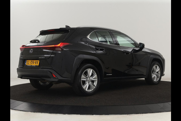 Lexus UX 250h AWD | Carplay | Adaptive cruise | Alcantara | Camera | Full LED | Navigatie | Bluetooth | Digital Cockpit Lexus UX 250h AWD | Carplay | Adaptive cruise | Alcantara | Camera | Full LED | Navigatie | Bluetooth | Digital Cockpit