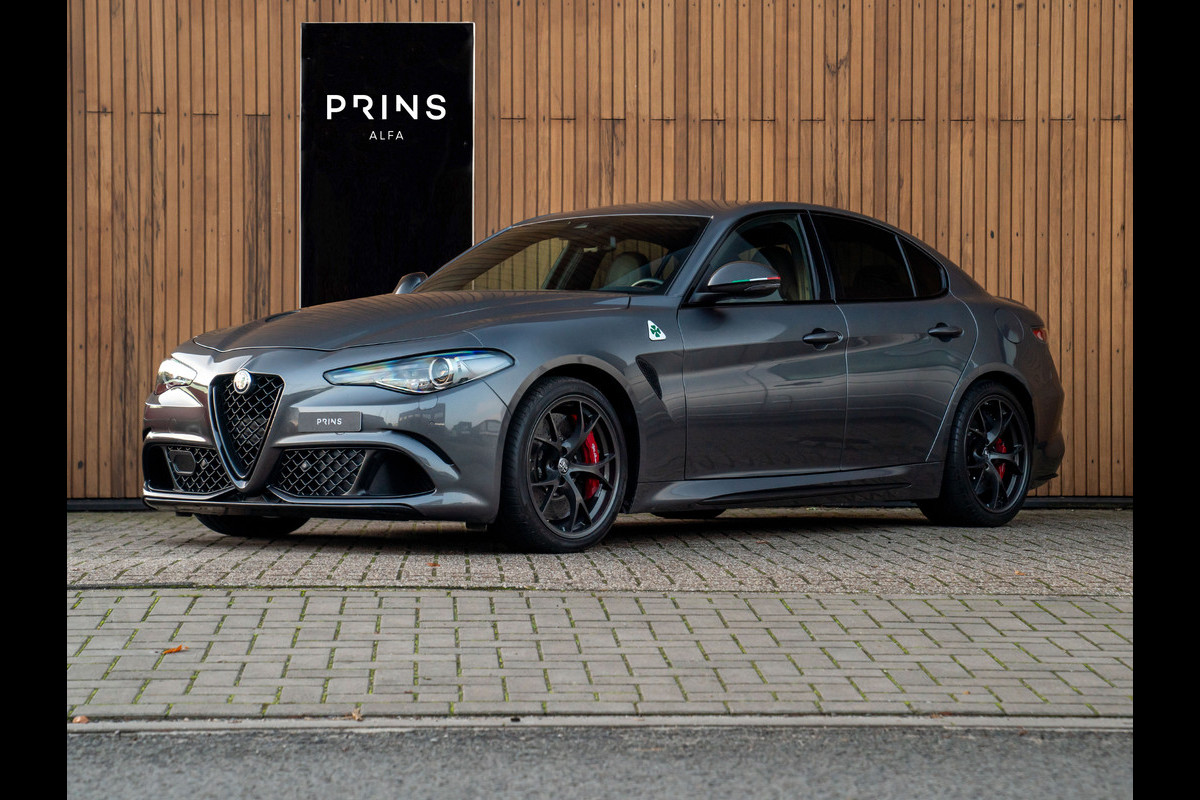 Alfa Romeo Giulia 2.9 V6 Quadrifoglio | Carbon stoelen | Akrapovic | Keramisch | Lederen dash.
