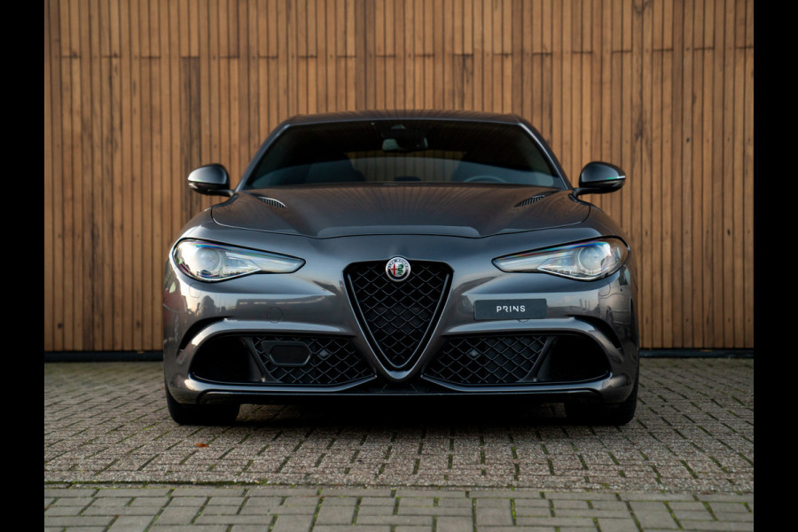 Alfa Romeo Giulia 2.9 V6 Quadrifoglio | Carbon stoelen | Akrapovic | Keramisch | Lederen dash.