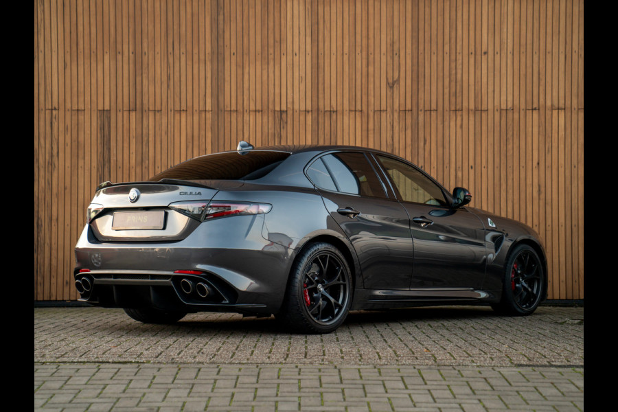 Alfa Romeo Giulia 2.9 V6 Quadrifoglio | Carbon stoelen | Akrapovic | Keramisch | Lederen dash.
