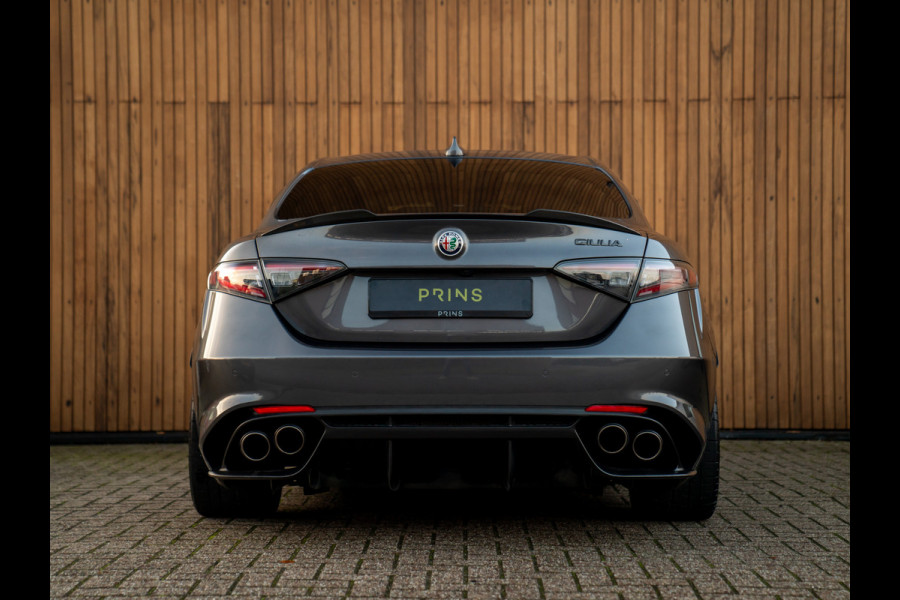 Alfa Romeo Giulia 2.9 V6 Quadrifoglio | Carbon stoelen | Akrapovic | Keramisch | Lederen dash.
