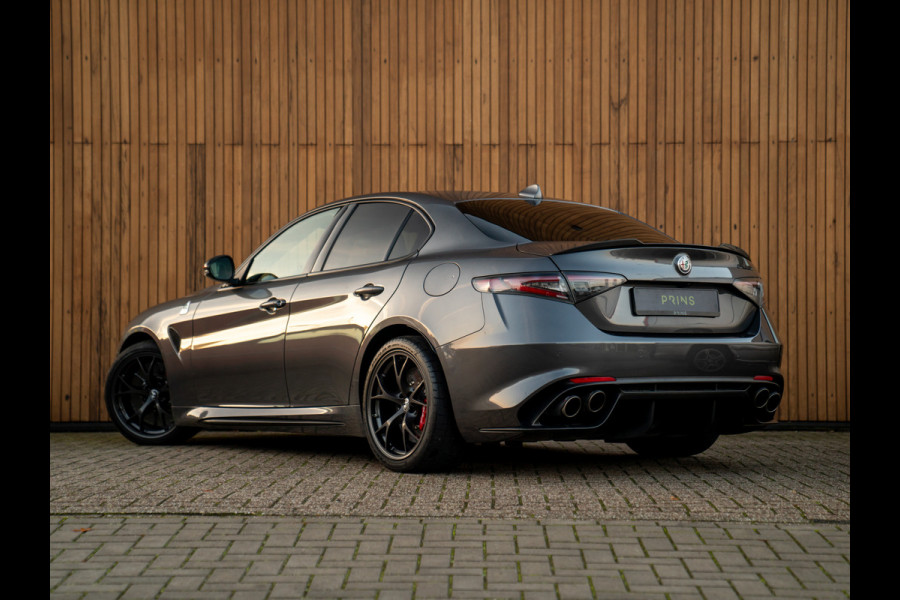 Alfa Romeo Giulia 2.9 V6 Quadrifoglio | Carbon stoelen | Akrapovic | Keramisch | Lederen dash.