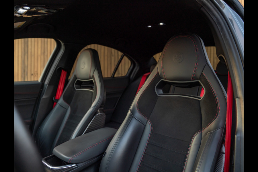 Alfa Romeo Giulia 2.9 V6 Quadrifoglio | Carbon stoelen | Akrapovic | Keramisch | Lederen dash.