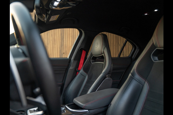 Alfa Romeo Giulia 2.9 V6 Quadrifoglio | Carbon stoelen | Akrapovic | Keramisch | Lederen dash.