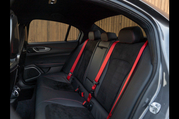 Alfa Romeo Giulia 2.9 V6 Quadrifoglio | Carbon stoelen | Akrapovic | Keramisch | Lederen dash.