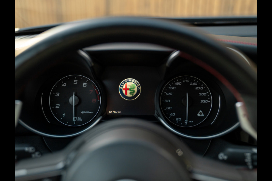 Alfa Romeo Giulia 2.9 V6 Quadrifoglio | Carbon stoelen | Akrapovic | Keramisch | Lederen dash.