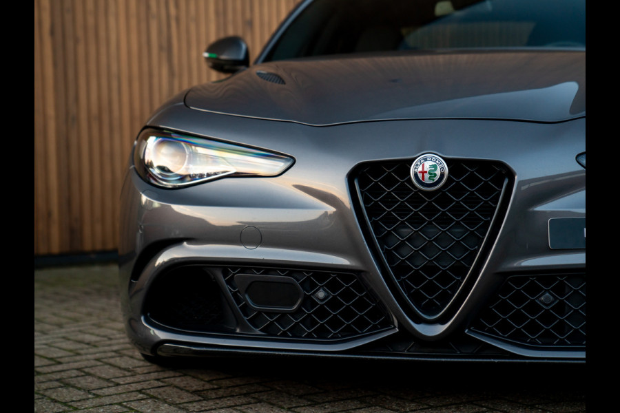 Alfa Romeo Giulia 2.9 V6 Quadrifoglio | Carbon stoelen | Akrapovic | Keramisch | Lederen dash.