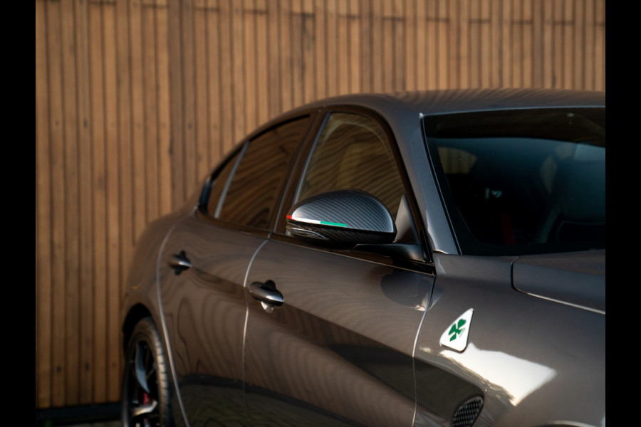 Alfa Romeo Giulia 2.9 V6 Quadrifoglio | Carbon stoelen | Akrapovic | Keramisch | Lederen dash.