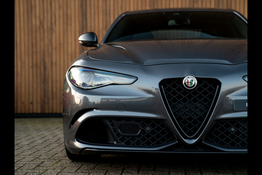 Alfa Romeo Giulia 2.9 V6 Quadrifoglio | Carbon stoelen | Akrapovic | Keramisch | Lederen dash.