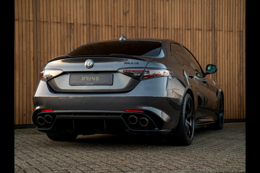 Alfa Romeo Giulia 2.9 V6 Quadrifoglio | Carbon stoelen | Akrapovic | Keramisch | Lederen dash.