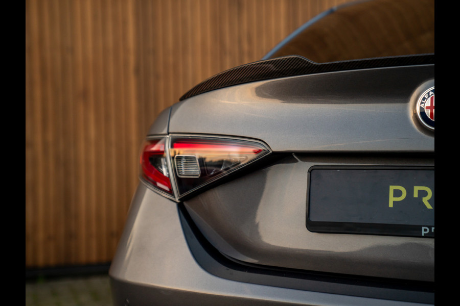 Alfa Romeo Giulia 2.9 V6 Quadrifoglio | Carbon stoelen | Akrapovic | Keramisch | Lederen dash.