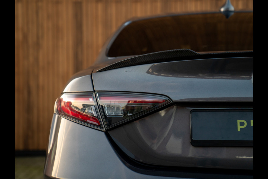 Alfa Romeo Giulia 2.9 V6 Quadrifoglio | Carbon stoelen | Akrapovic | Keramisch | Lederen dash.