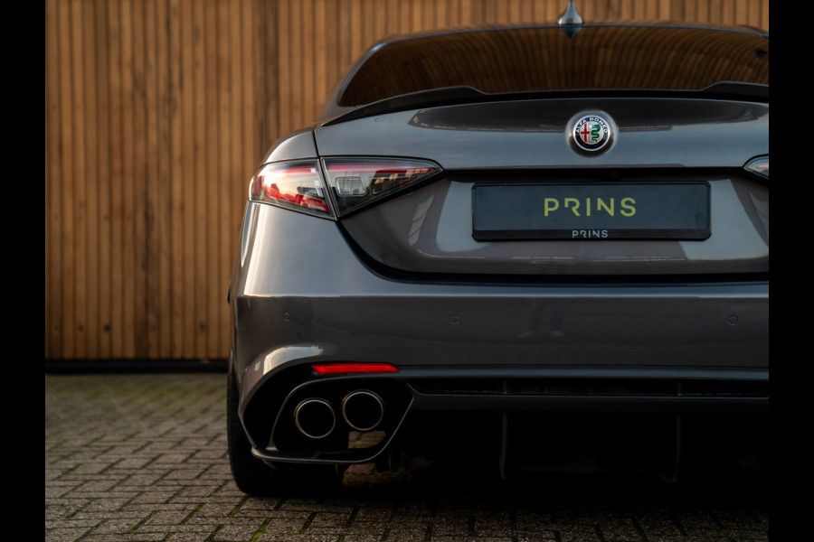 Alfa Romeo Giulia 2.9 V6 Quadrifoglio | Carbon stoelen | Akrapovic | Keramisch | Lederen dash.