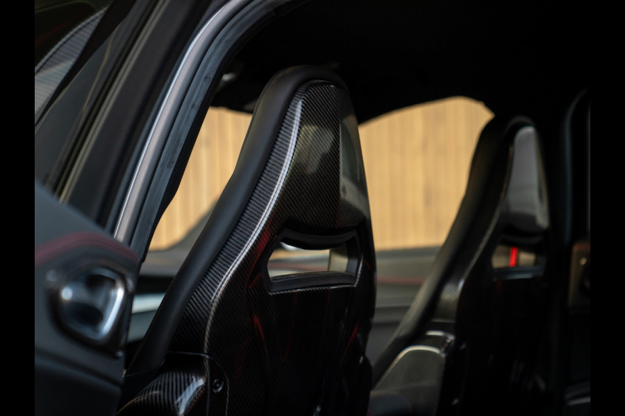 Alfa Romeo Giulia 2.9 V6 Quadrifoglio | Carbon stoelen | Akrapovic | Keramisch | Lederen dash.