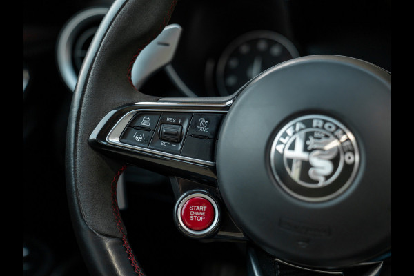 Alfa Romeo Giulia 2.9 V6 Quadrifoglio | Carbon stoelen | Akrapovic | Keramisch | Lederen dash.