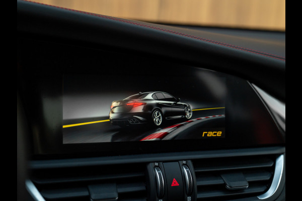 Alfa Romeo Giulia 2.9 V6 Quadrifoglio | Carbon stoelen | Akrapovic | Keramisch | Lederen dash.