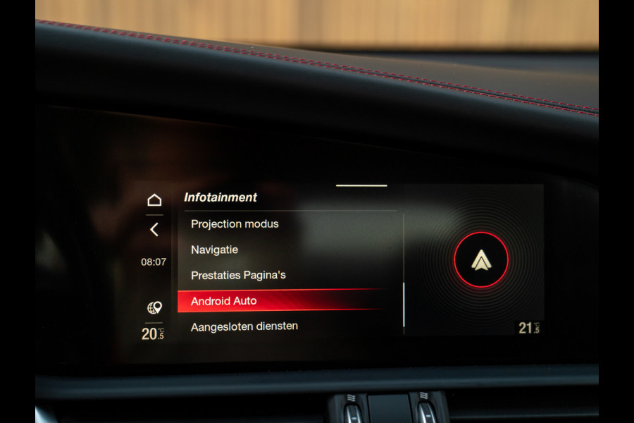 Alfa Romeo Giulia 2.9 V6 Quadrifoglio | Carbon stoelen | Akrapovic | Keramisch | Lederen dash.