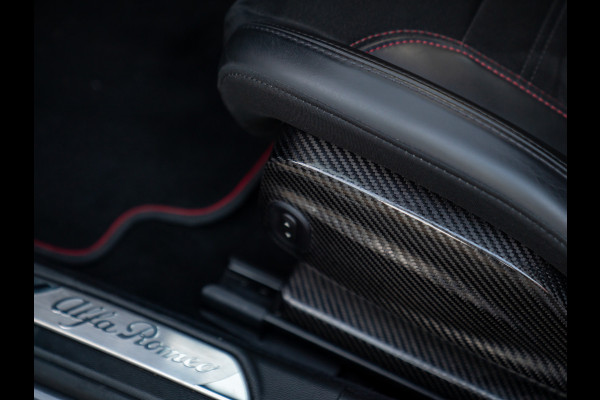 Alfa Romeo Giulia 2.9 V6 Quadrifoglio | Carbon stoelen | Akrapovic | Keramisch | Lederen dash.