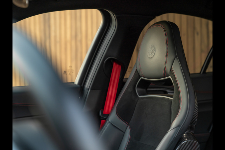 Alfa Romeo Giulia 2.9 V6 Quadrifoglio | Carbon stoelen | Akrapovic | Keramisch | Lederen dash.
