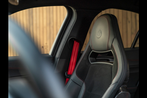Alfa Romeo Giulia 2.9 V6 Quadrifoglio | Carbon stoelen | Akrapovic | Keramisch | Lederen dash.