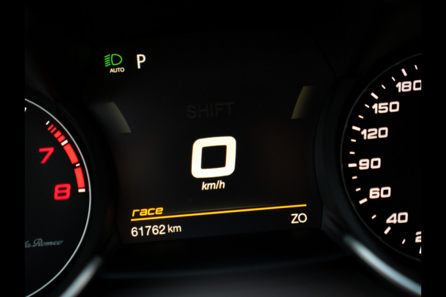 Alfa Romeo Giulia 2.9 V6 Quadrifoglio | Carbon stoelen | Akrapovic | Keramisch | Lederen dash.